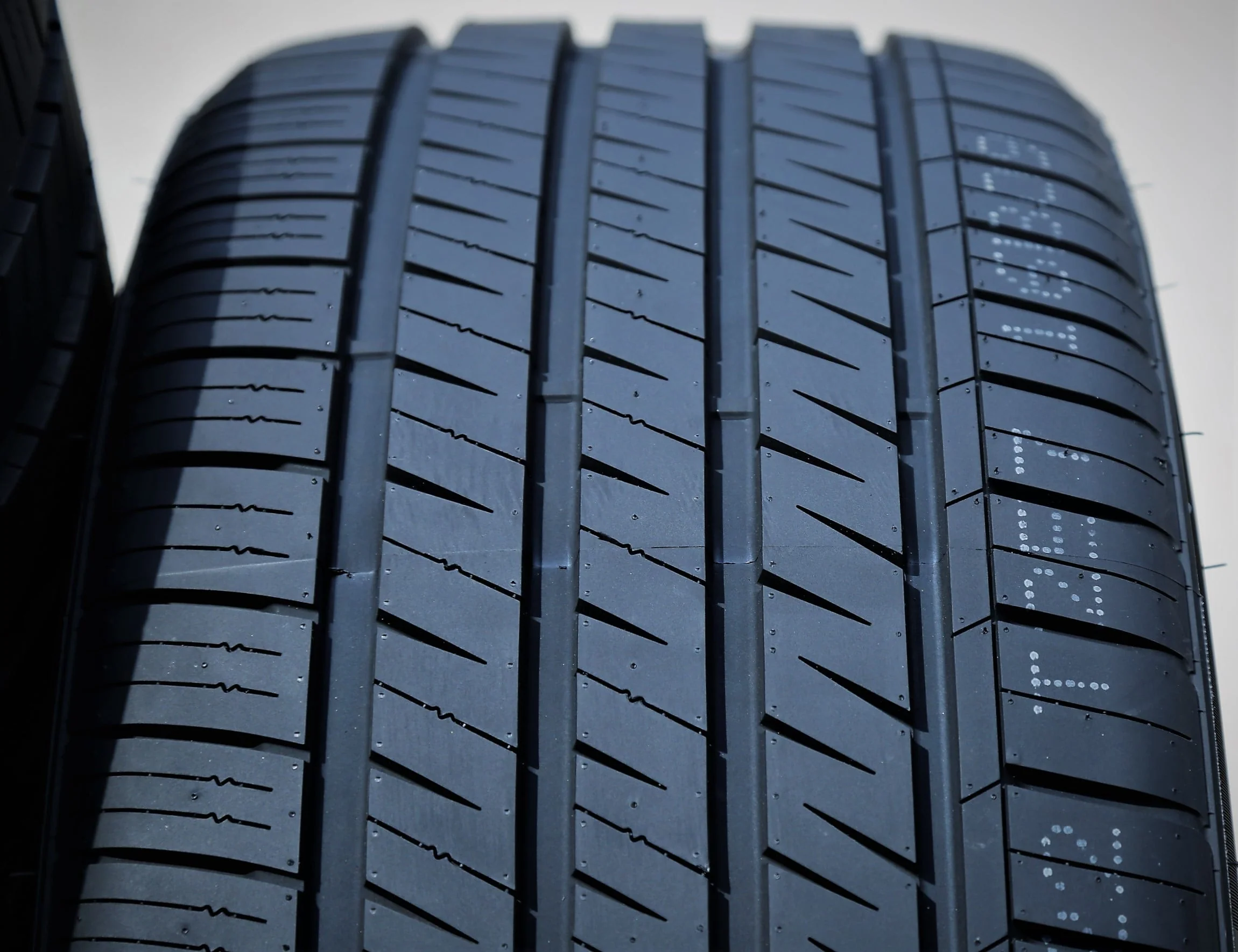 2(2) On 255/35ZR20 97W XL AS high performance tires - Image 3