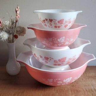 ParkwoodTreasures Vintage Pyrex Pink Gooseberry Cinderella Mixing Bowls