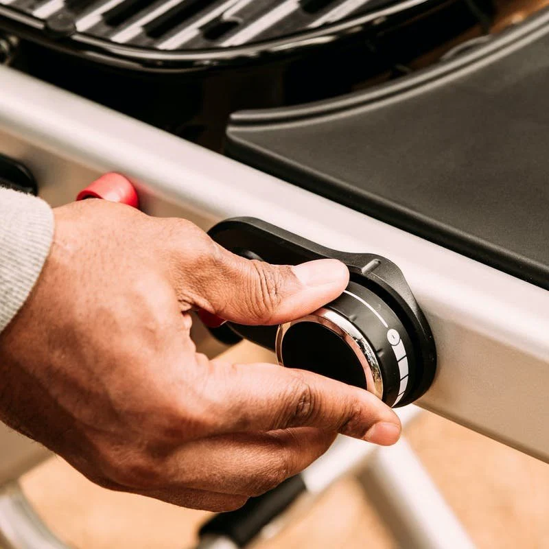 WEBER TRAVELER PORTABLE GAS GRILL - Image 10