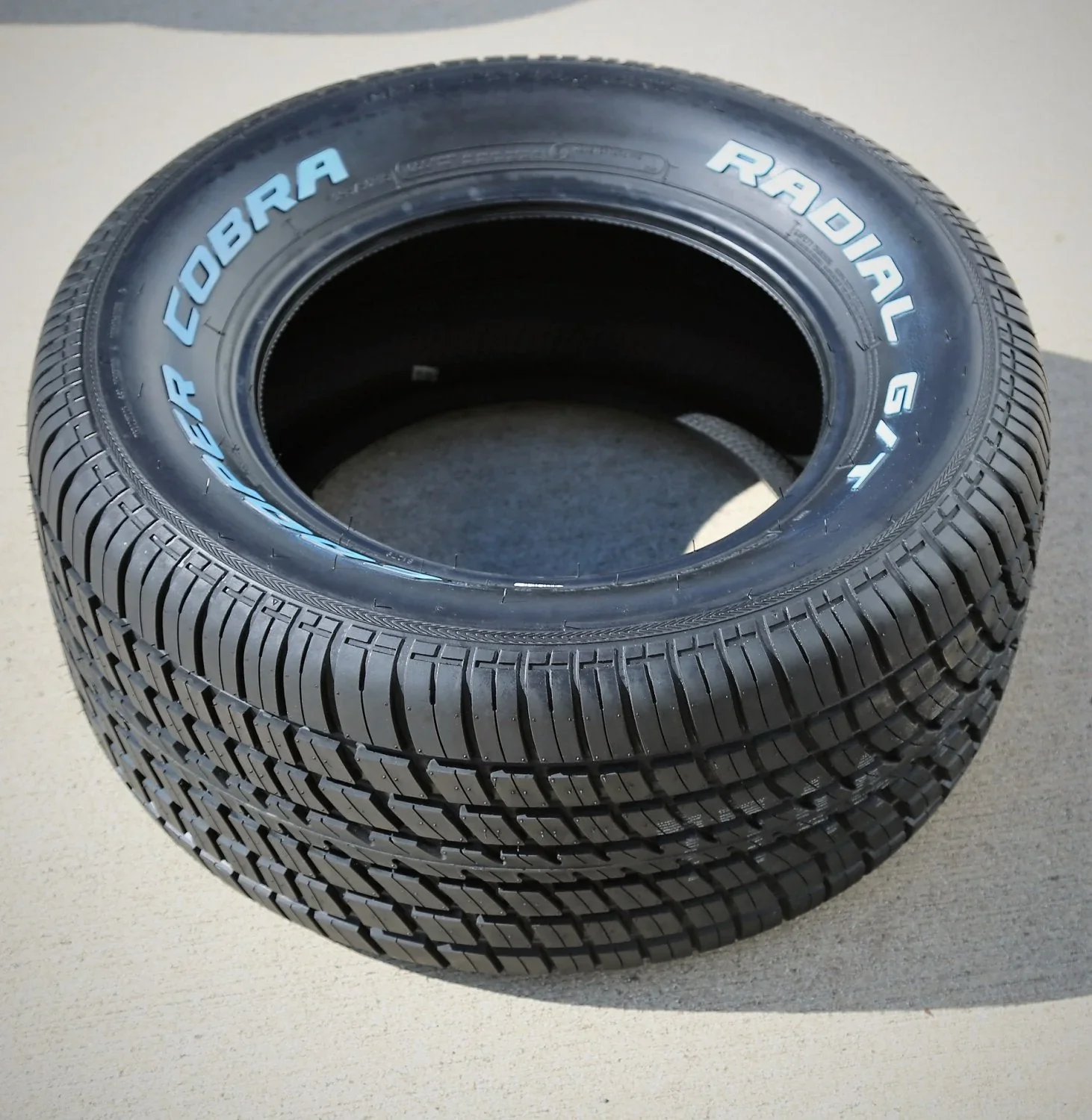 Cooper Cobra Radial Tire G/T 295/50R15 105S A/S All Season - Image 2